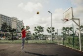 利物浦下场联赛跟谁玩