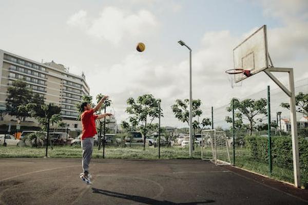 利物浦下场联赛跟谁玩  第1张